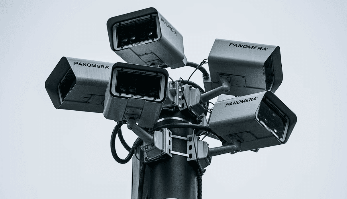 Segurança Inteligente: Da Biometria ao Monitoramento em Tempo Real